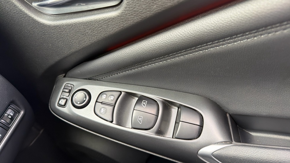 Nissan Juke 1.0 DiG-T N-Connecta 5dr DCT Petrol Hatchback - Image 26