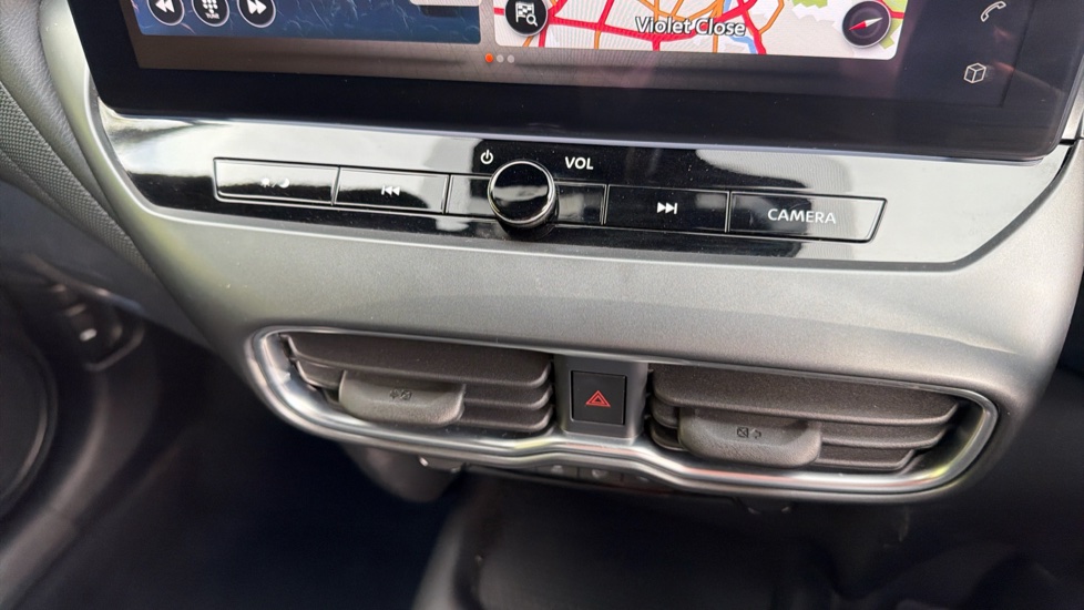 Nissan Juke 1.0 DiG-T N-Connecta 5dr DCT Petrol Hatchback - Image 27