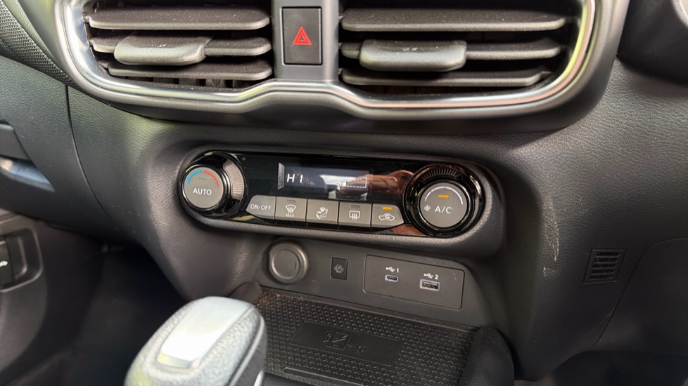 Nissan Juke 1.0 DiG-T N-Connecta 5dr DCT Petrol Hatchback - Image 28