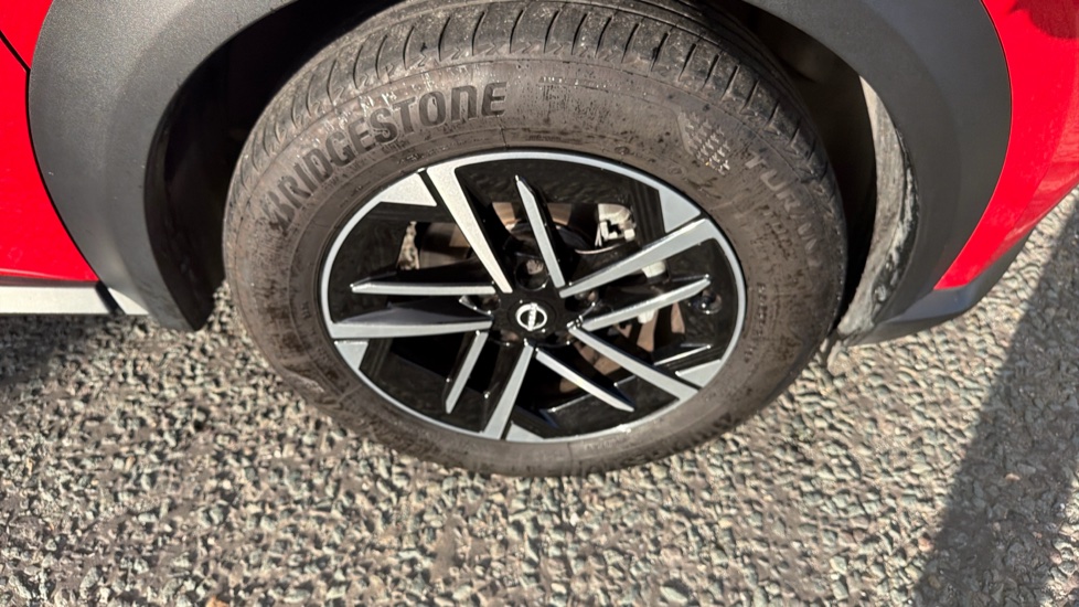 Nissan Juke 1.0 DiG-T N-Connecta 5dr DCT Petrol Hatchback - Image 35