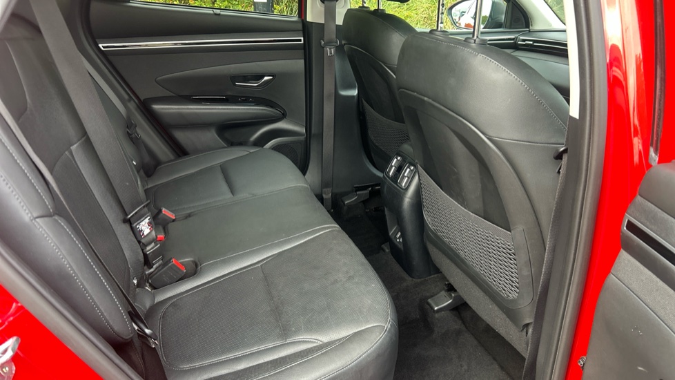 Hyundai TUCSON 1.6 TGDi Hybrid 230 Ultimate 5dr 2WD Auto Hybrid Estate - Image 16
