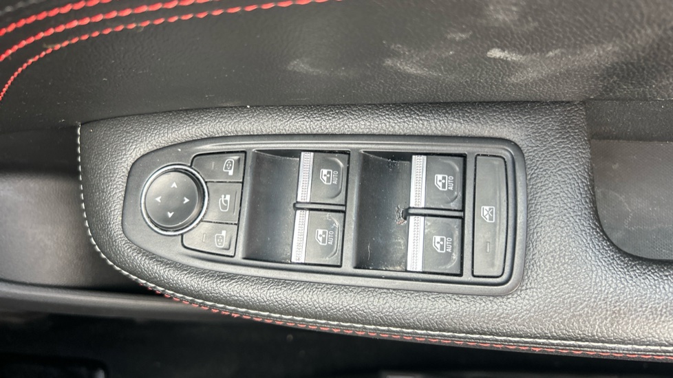 Renault Arkana 1.6 E-TECH Hybrid 145 R.S. Line 5dr Auto Hybrid Estate - Image 36