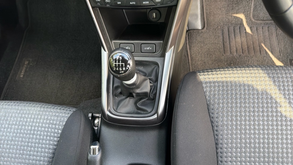 Suzuki S-Cross 1.4 Boosterjet 48V Hybrid Motion 5dr Petrol Hatchback - Image 13