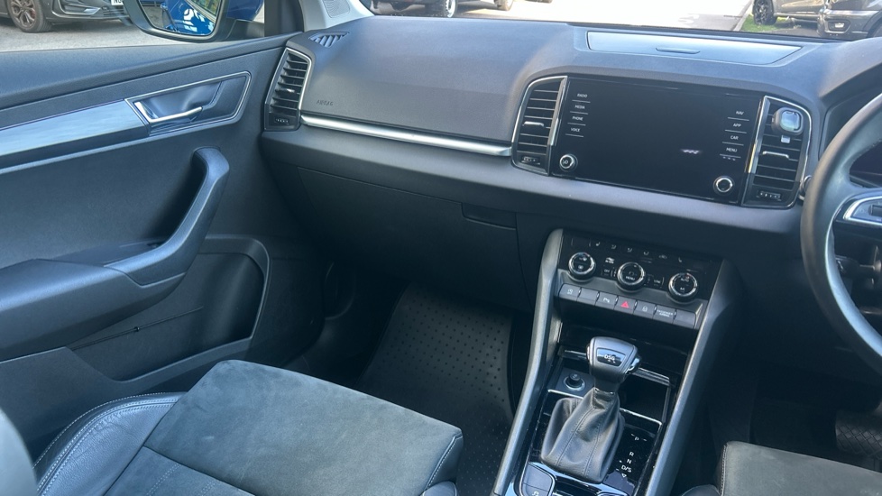 Skoda Karoq 1.5 TSI SE L 5dr DSG Petrol Estate - Image 14