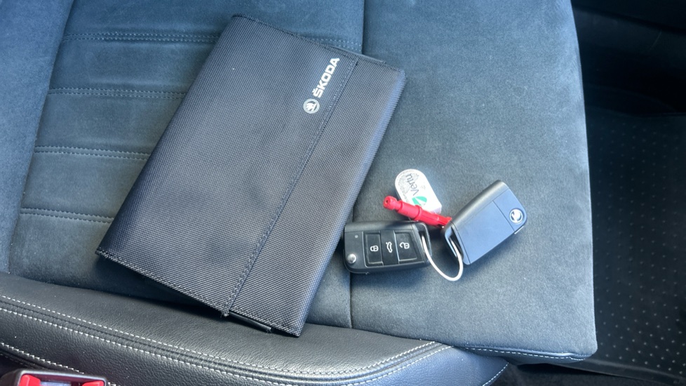 Skoda Karoq 1.5 TSI SE L 5dr DSG Petrol Estate - Image 19