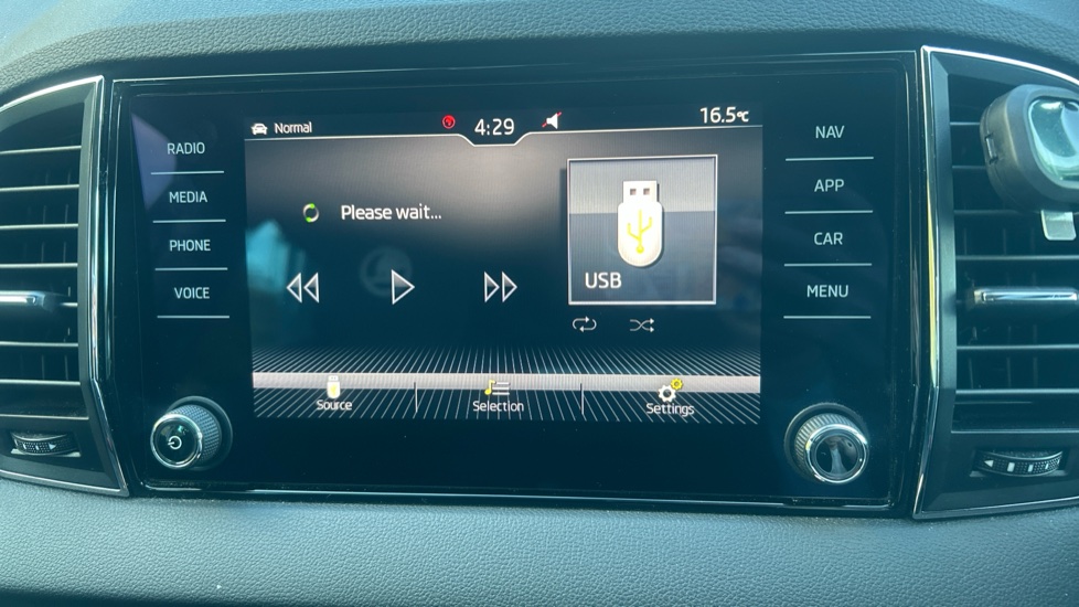 Skoda Karoq 1.5 TSI SE L 5dr DSG Petrol Estate - Image 32