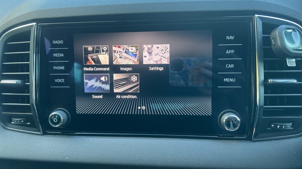 Skoda Karoq 1.5 TSI SE L 5dr DSG Petrol Estate - Image 39