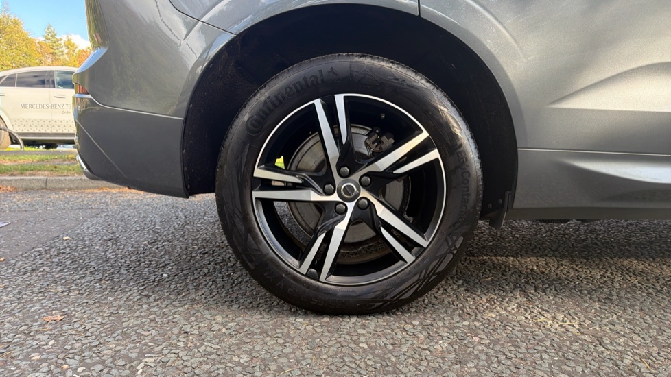 Volvo XC60 2.0 B4D R DESIGN 5dr Geartronic Diesel Estate - Image 7