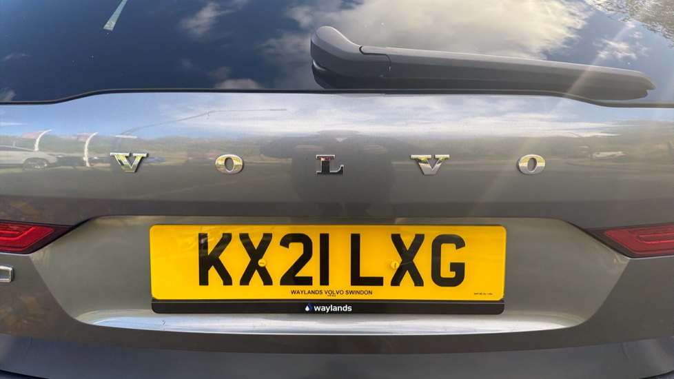 Volvo XC60 2.0 B4D R DESIGN 5dr Geartronic Diesel Estate - Image 8