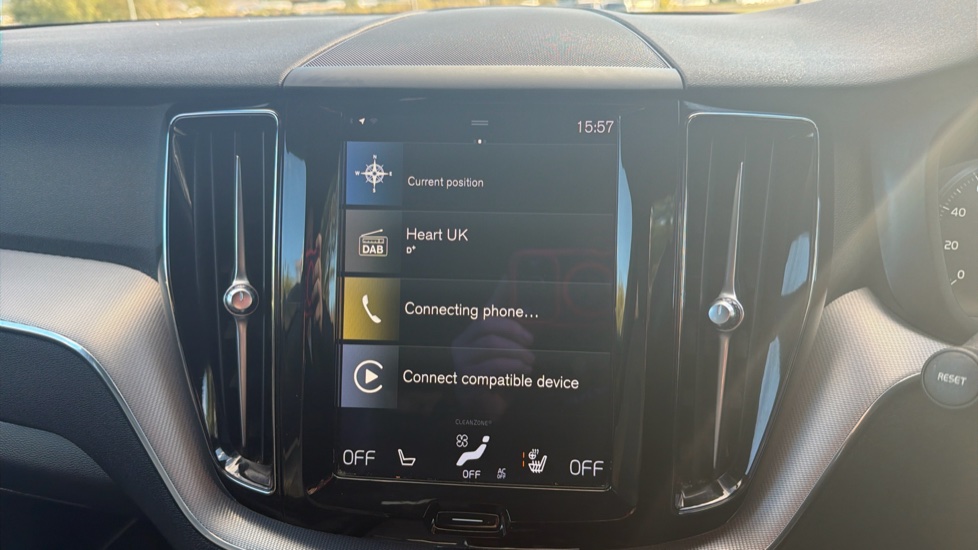 Volvo XC60 2.0 B4D R DESIGN 5dr Geartronic Diesel Estate - Image 12