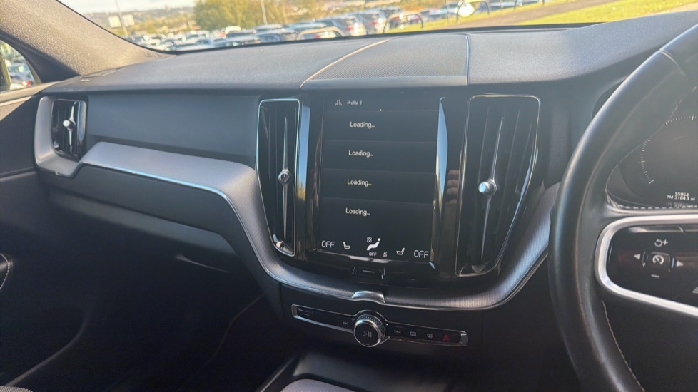 Volvo XC60 2.0 B4D R DESIGN 5dr Geartronic Diesel Estate - Image 14