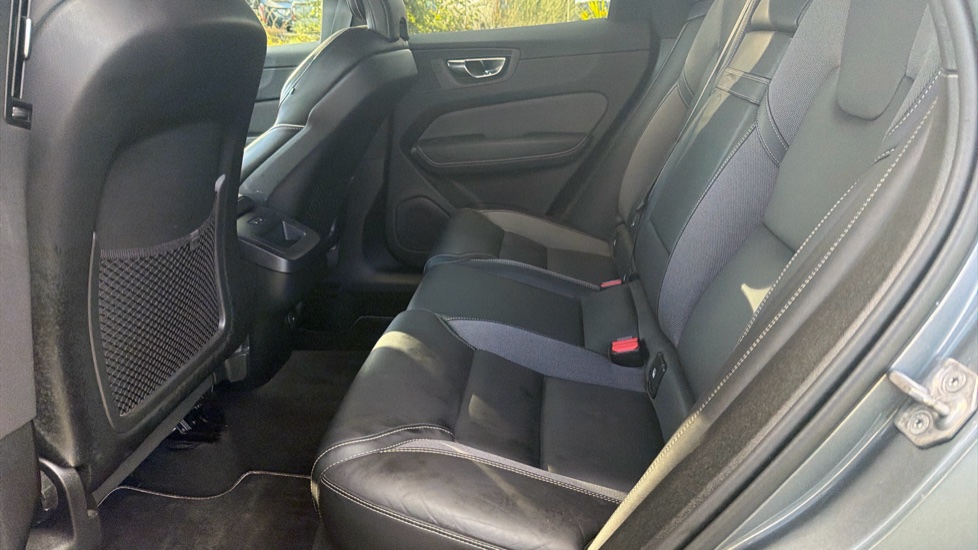 Volvo XC60 2.0 B4D R DESIGN 5dr Geartronic Diesel Estate - Image 16