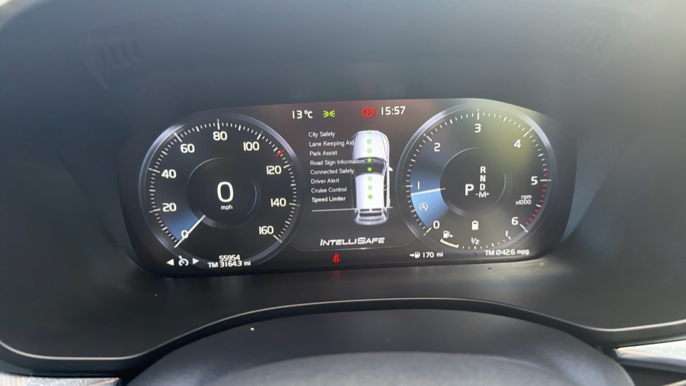 Volvo XC60 2.0 B4D R DESIGN 5dr Geartronic Diesel Estate - Image 18