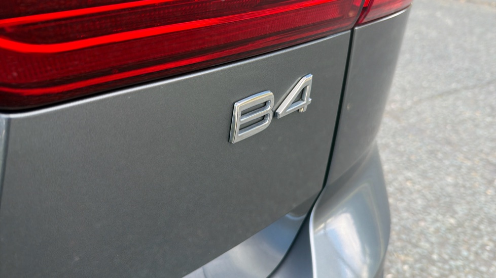 Volvo XC60 2.0 B4D R DESIGN 5dr Geartronic Diesel Estate - Image 37