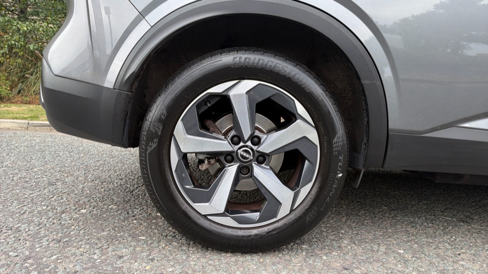 Nissan Qashqai 1.3 DiG-T MH N-Connecta 5dr Petrol Hatchback - Image 7