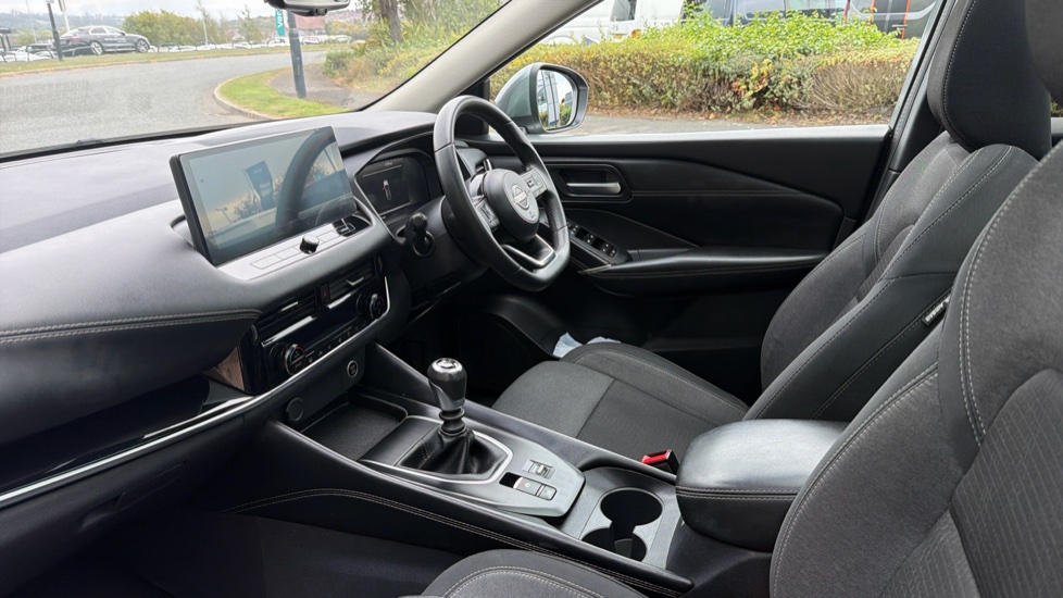 Nissan Qashqai 1.3 DiG-T MH N-Connecta 5dr Petrol Hatchback - Image 9