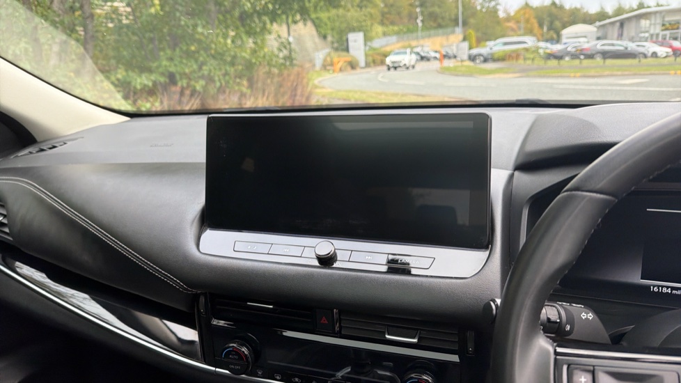 Nissan Qashqai 1.3 DiG-T MH N-Connecta 5dr Petrol Hatchback - Image 14