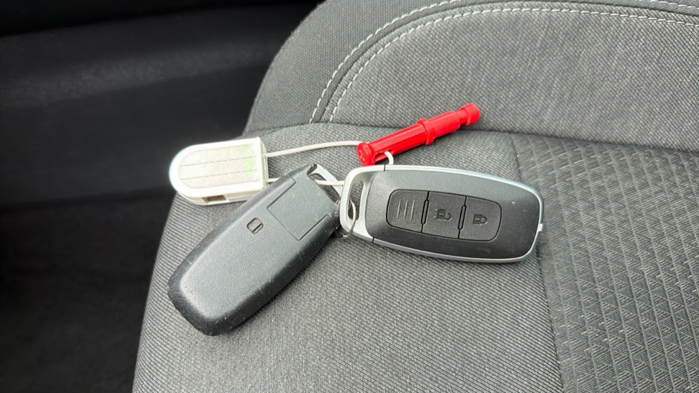 Nissan Qashqai 1.3 DiG-T MH N-Connecta 5dr Petrol Hatchback - Image 20