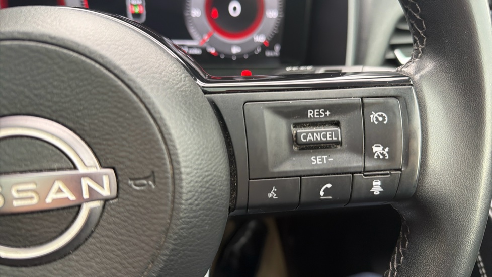 Nissan Qashqai 1.3 DiG-T MH N-Connecta 5dr Petrol Hatchback - Image 22
