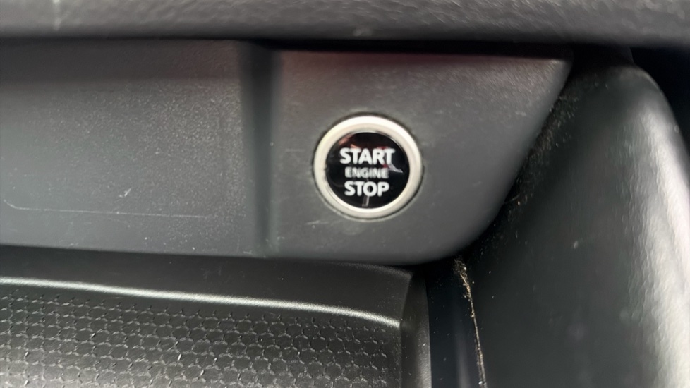 Nissan Qashqai 1.3 DiG-T MH N-Connecta 5dr Petrol Hatchback - Image 25