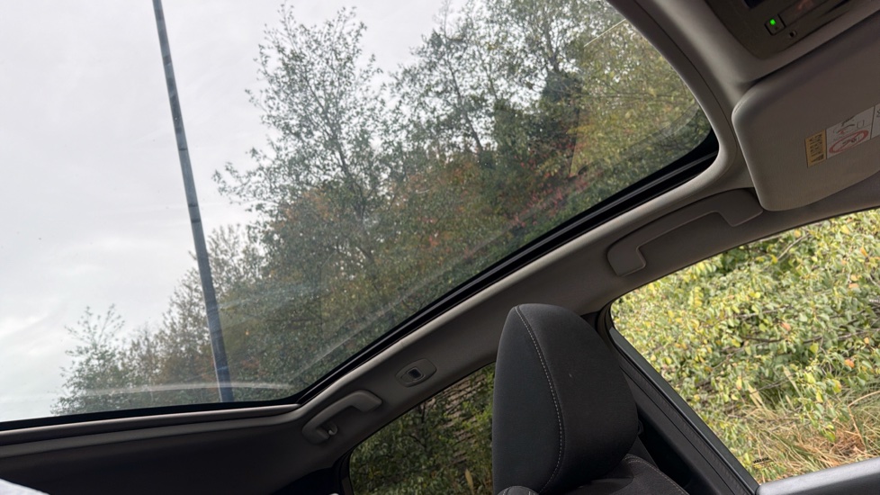 Nissan Qashqai 1.3 DiG-T MH N-Connecta 5dr Petrol Hatchback - Image 27