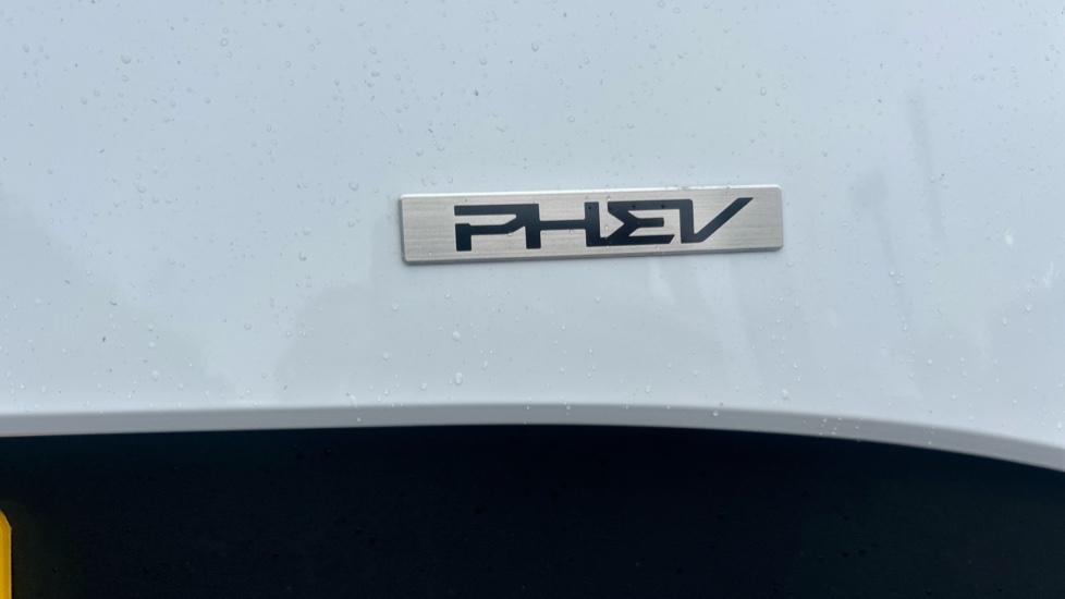 Kia Sportage 1.6T GDi PHEV 3 5dr Auto AWD Estate - Image 23