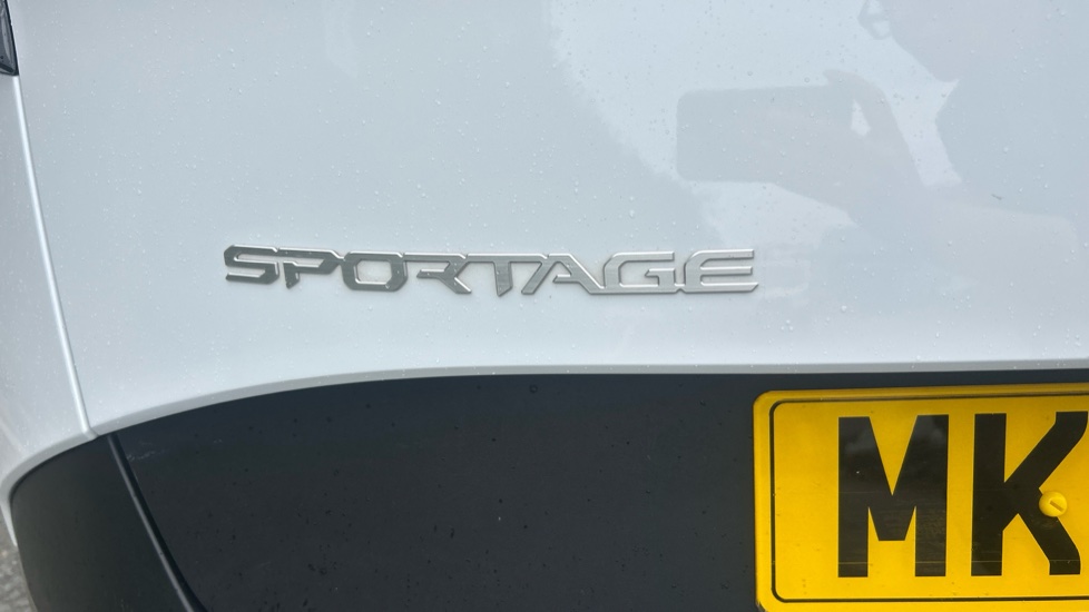 Kia Sportage 1.6T GDi PHEV 3 5dr Auto AWD Estate - Image 24
