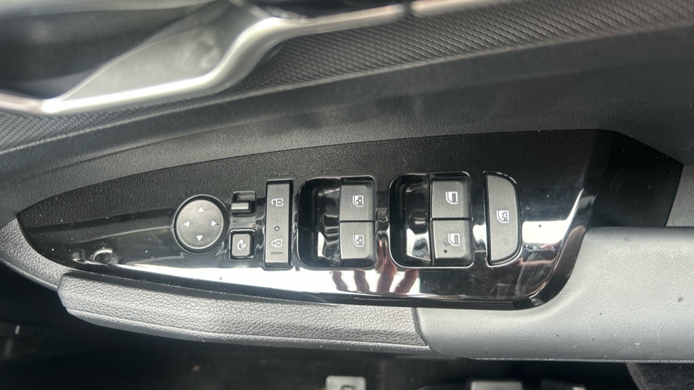 Kia Sportage 1.6T GDi PHEV 3 5dr Auto AWD Estate - Image 32