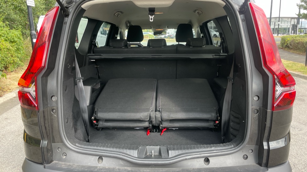 Dacia Jogger 1.0 TCe Expression 5dr Petrol Estate - Image 4
