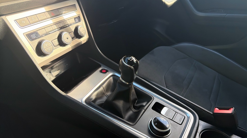 SEAT Ateca 1.5 TSI EVO Xperience 5dr Petrol Estate - Image 13