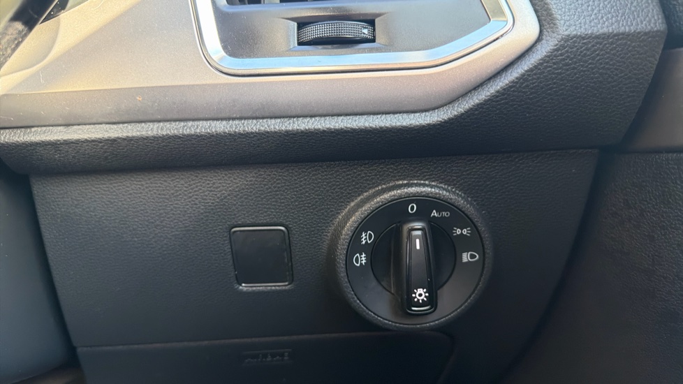 SEAT Ateca 1.5 TSI EVO Xperience 5dr Petrol Estate - Image 25