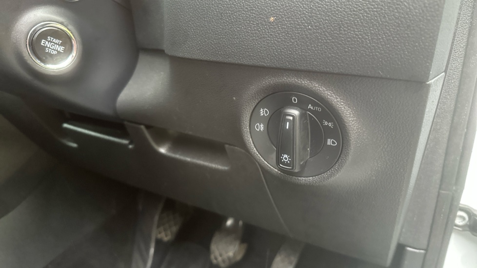 Skoda Karoq 1.0 TSI SE Drive 5dr Petrol Estate - Image 26