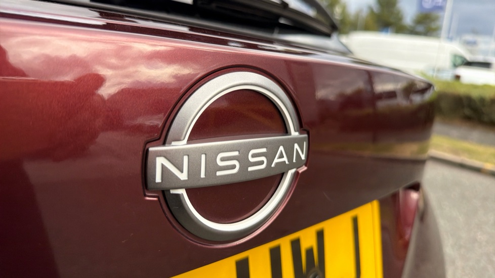 Nissan Juke 1.0 DiG-T 114 Tekna+ 5dr Petrol Hatchback - Image 8