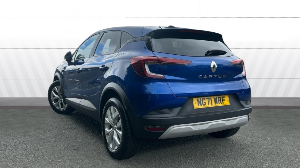 Renault Captur 1.3 TCE 140 Iconic 5dr Petrol Hatchback - Image 2
