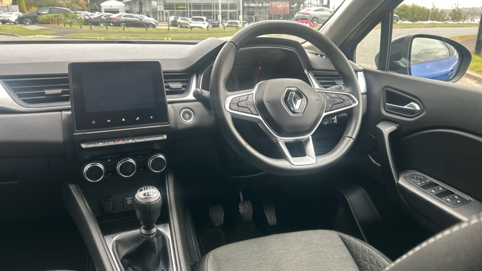 Renault Captur 1.3 TCE 140 Iconic 5dr Petrol Hatchback - Image 9