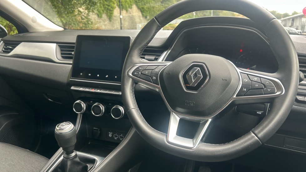 Renault Captur 1.3 TCE 140 Iconic 5dr Petrol Hatchback - Image 11