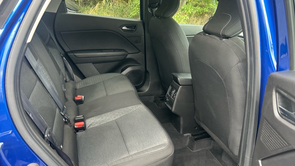 Renault Captur 1.3 TCE 140 Iconic 5dr Petrol Hatchback - Image 16