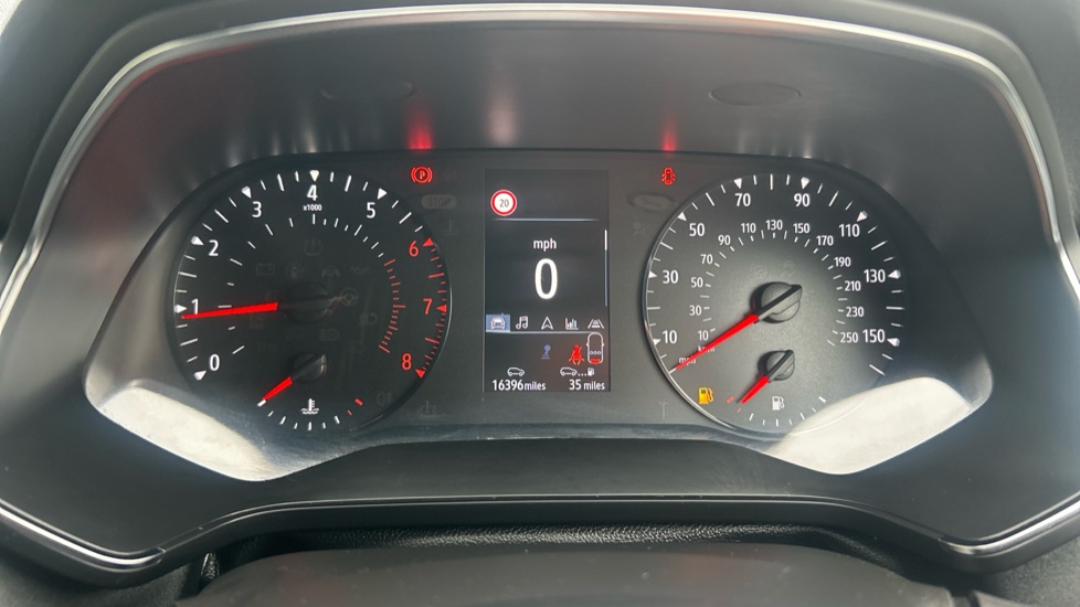 Renault Captur 1.3 TCE 140 Iconic 5dr Petrol Hatchback - Image 18