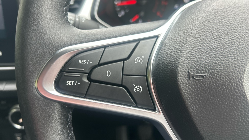 Renault Captur 1.3 TCE 140 Iconic 5dr Petrol Hatchback - Image 21