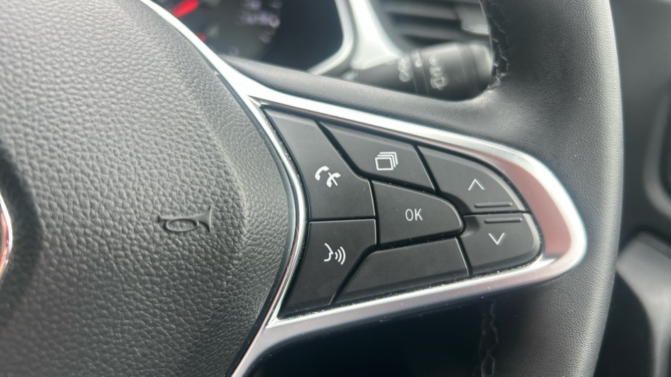 Renault Captur 1.3 TCE 140 Iconic 5dr Petrol Hatchback - Image 22