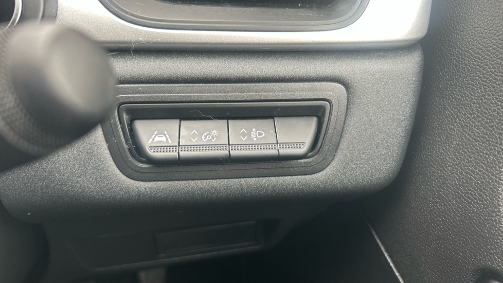 Renault Captur 1.3 TCE 140 Iconic 5dr Petrol Hatchback - Image 25