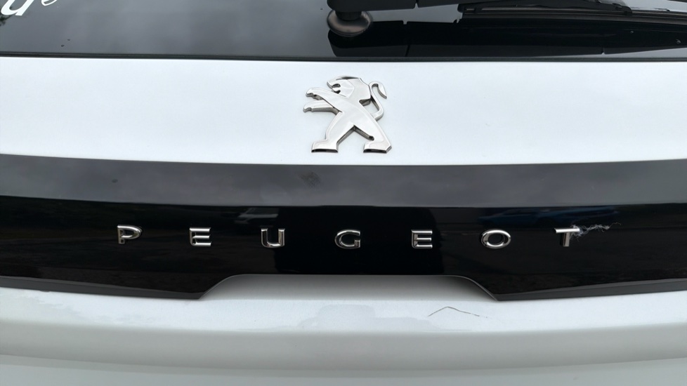 Peugeot 208 1.2 PureTech 100 GT Line 5dr Petrol Hatchback - Image 8