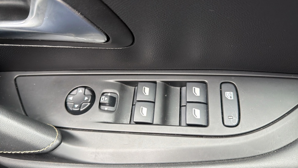 Peugeot 208 1.2 PureTech 100 GT Line 5dr Petrol Hatchback - Image 25
