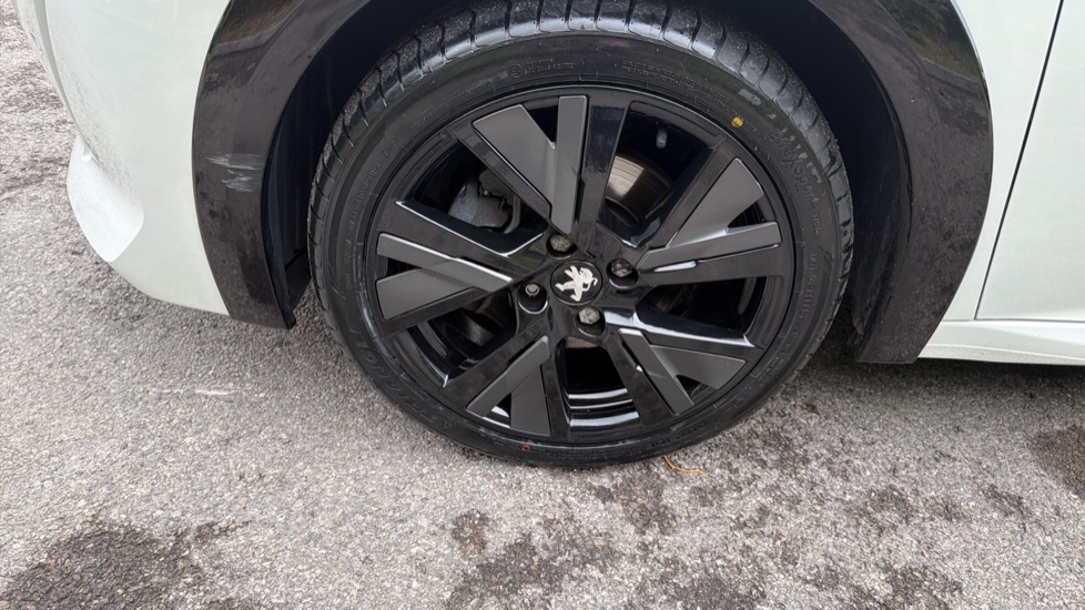 Peugeot 208 1.2 PureTech 100 GT Line 5dr Petrol Hatchback - Image 38