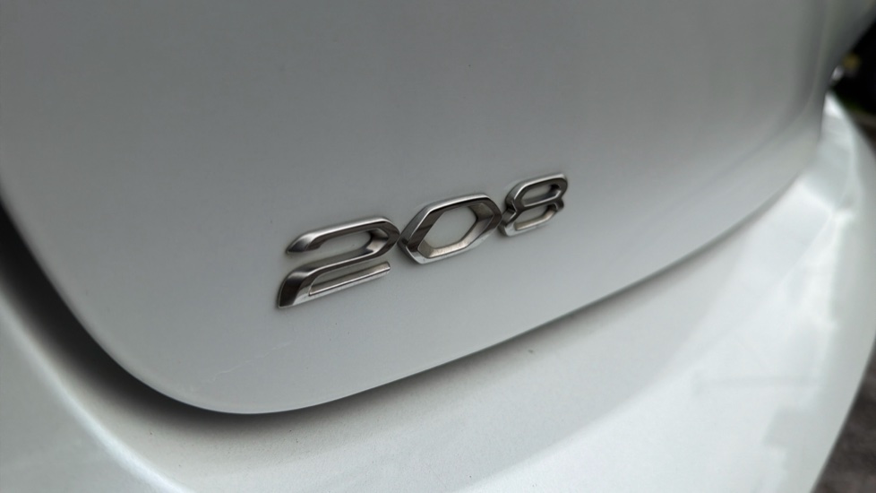 Peugeot 208 1.2 PureTech 100 GT Line 5dr Petrol Hatchback - Image 41