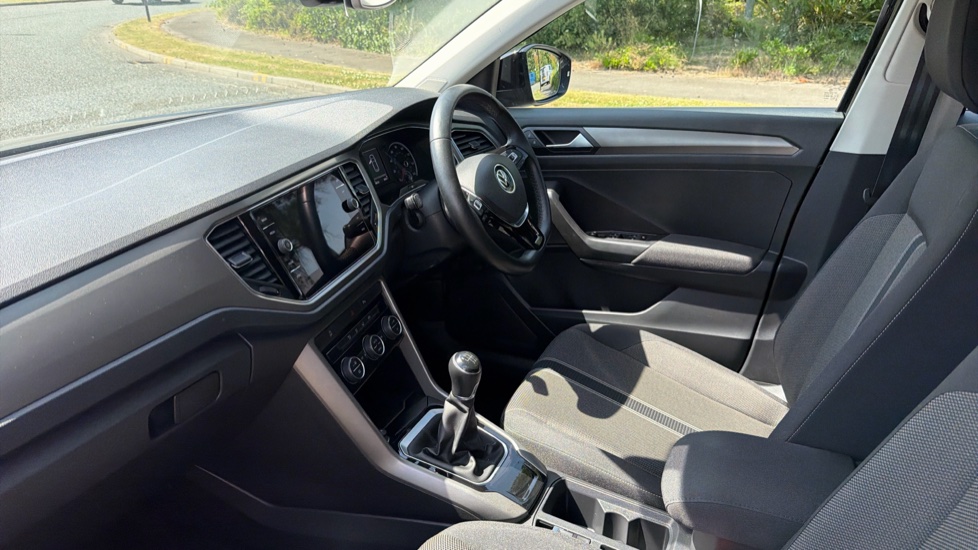 Volkswagen T-Roc 1.5 TSI EVO SE 5dr Petrol Hatchback - Image 9