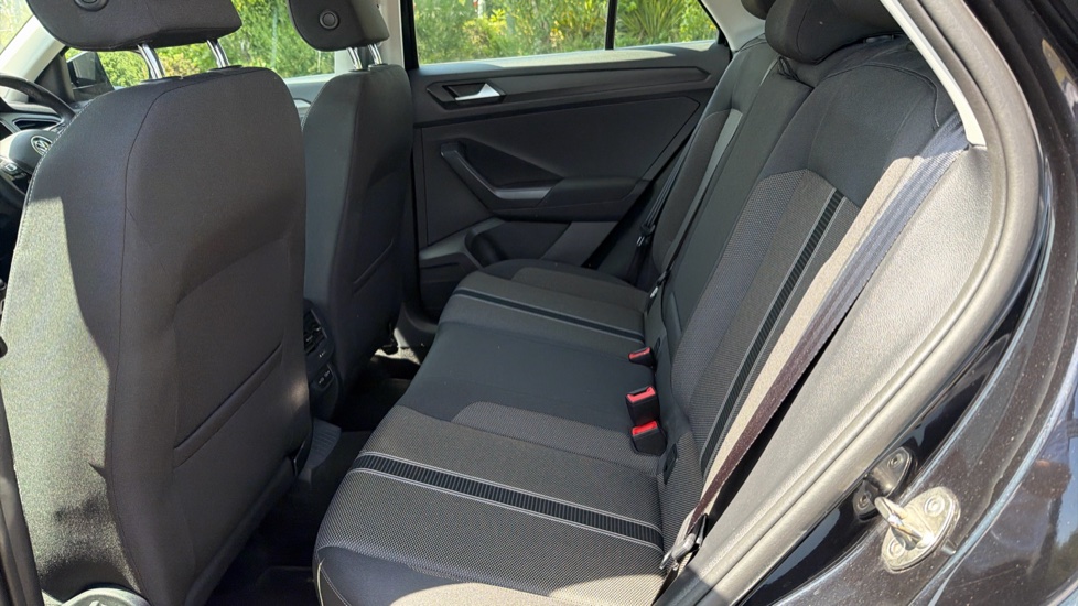 Volkswagen T-Roc 1.5 TSI EVO SE 5dr Petrol Hatchback - Image 16