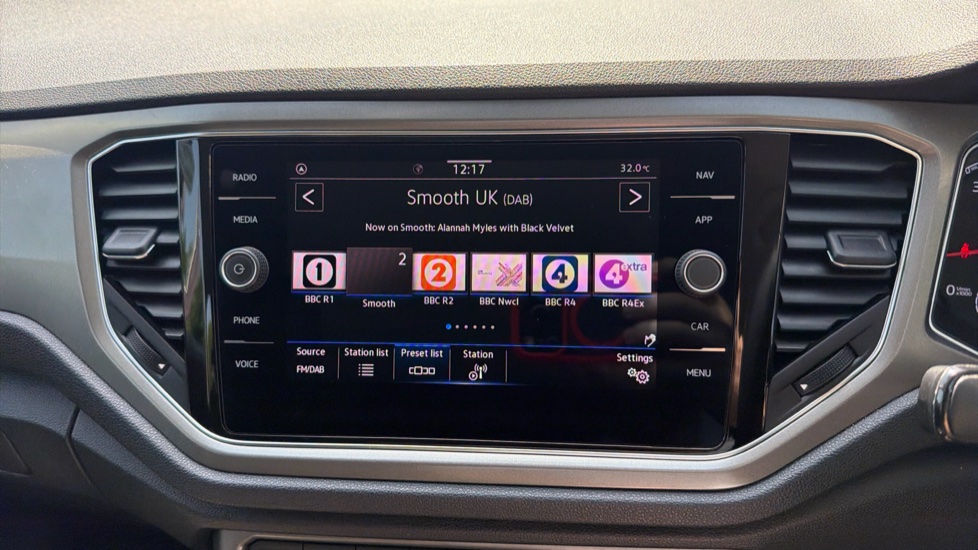 Volkswagen T-Roc 1.5 TSI EVO SE 5dr Petrol Hatchback - Image 26