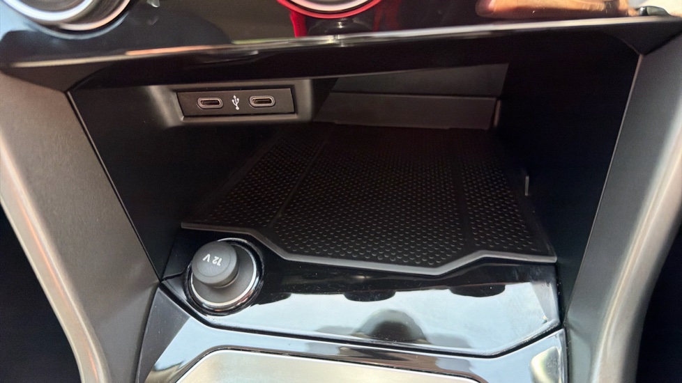 Volkswagen T-Roc 1.5 TSI EVO SE 5dr Petrol Hatchback - Image 29