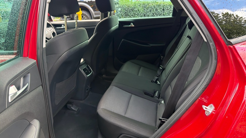 Hyundai TUCSON 1.6 GDi SE Nav 5dr 2WD Petrol Estate - Image 16